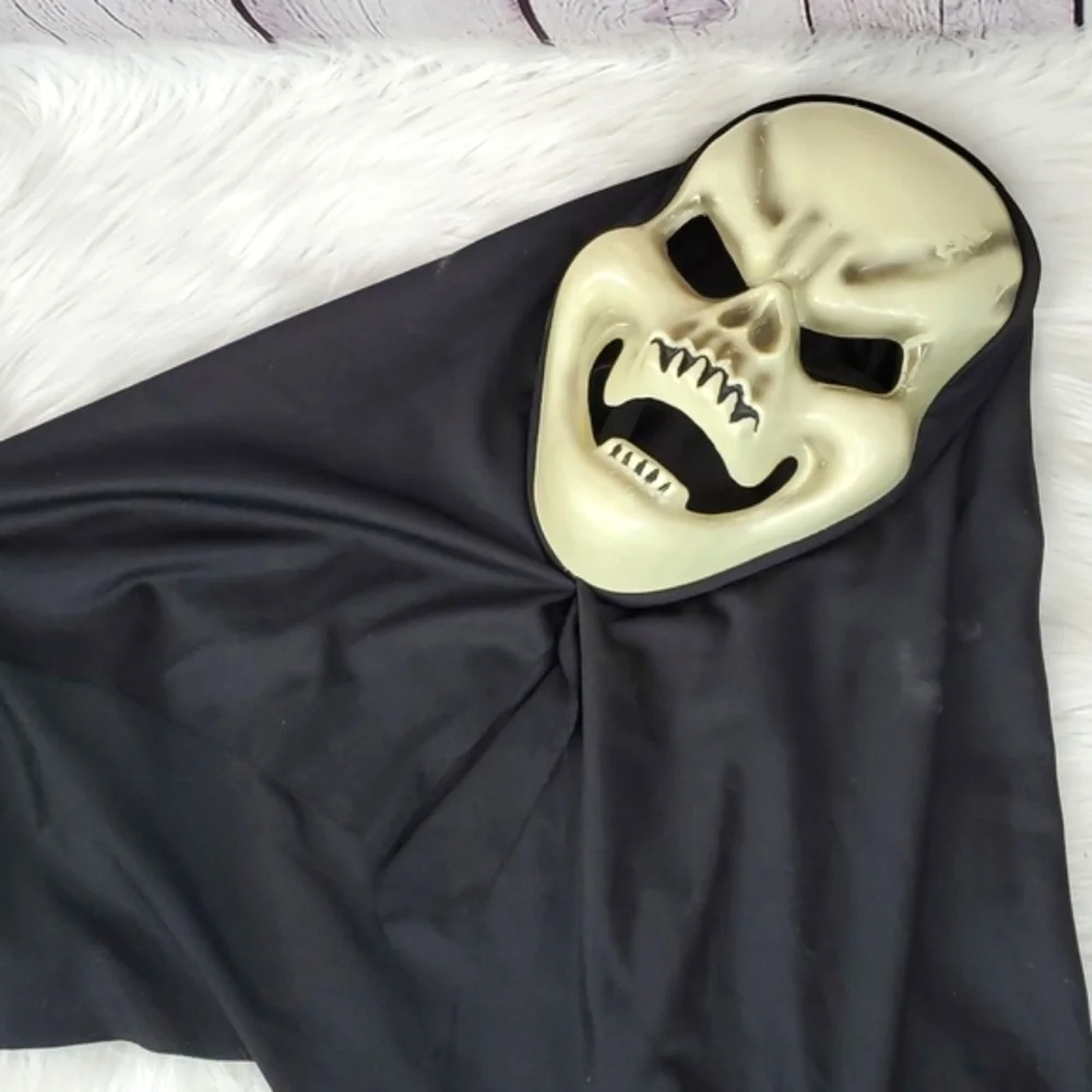 Vintage Y2K Scream Style Skeleton Ghostface Ghost Halloween Mask Molded Plastic